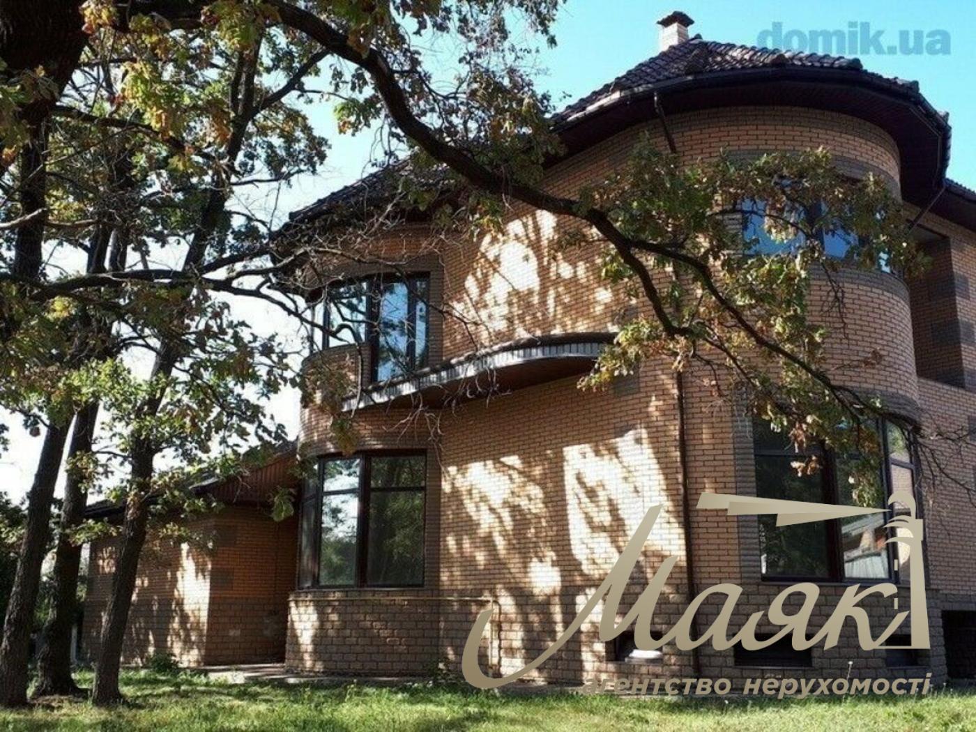 Продаж будинку 356м2 у Романкові з ділянкою 21 сотка