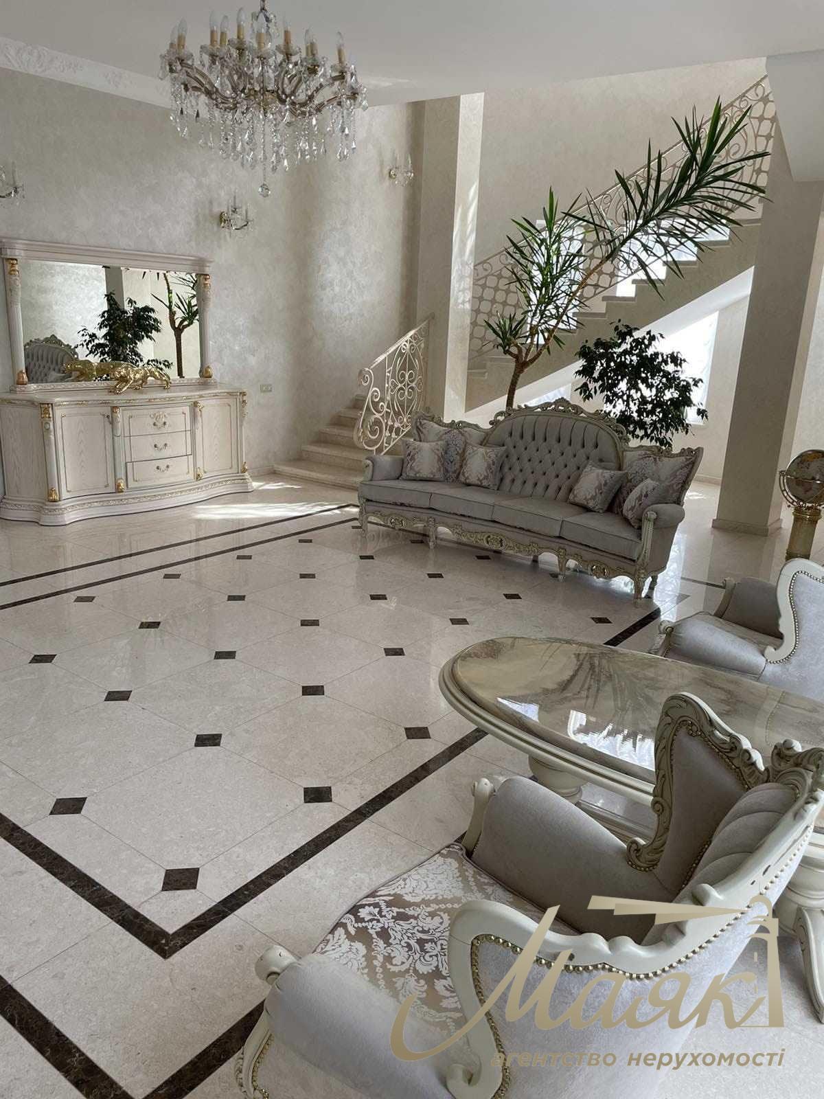 Продажа дома 630м2 с басейном в с.Лесники, Киево-Святошинский район,