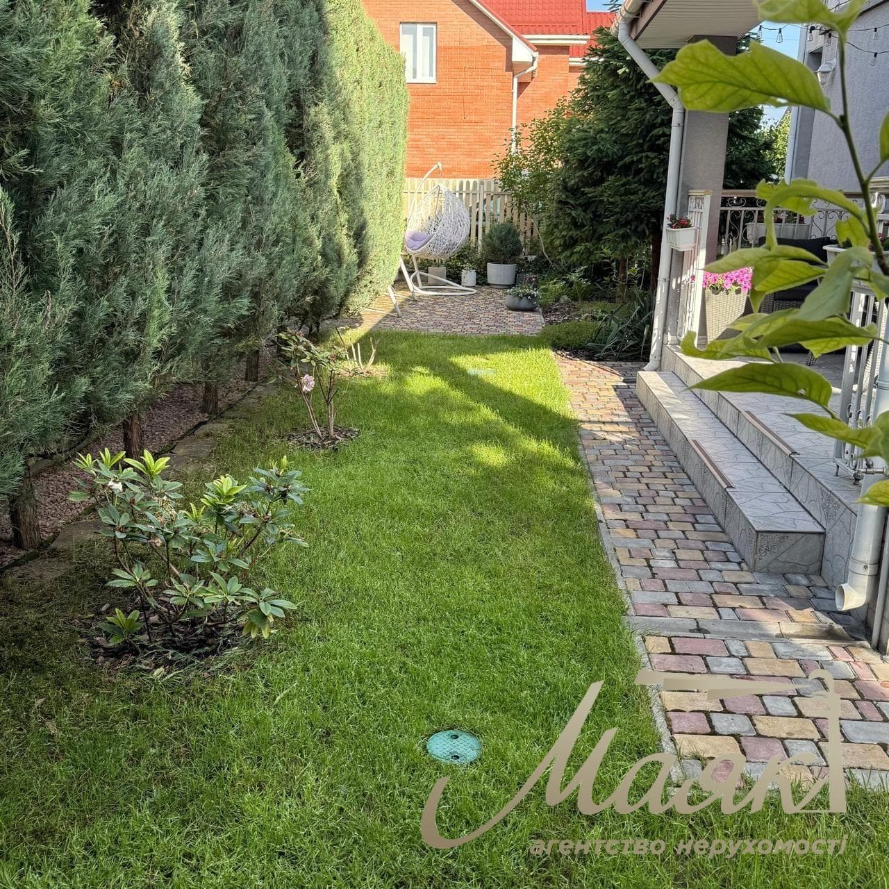 Cozy two-story house (135 m²) for sale, perfect for comfortable living in the village of Kryukovshchina, Kyiv-Svyatoshynsky District, Kyiv Oblast.