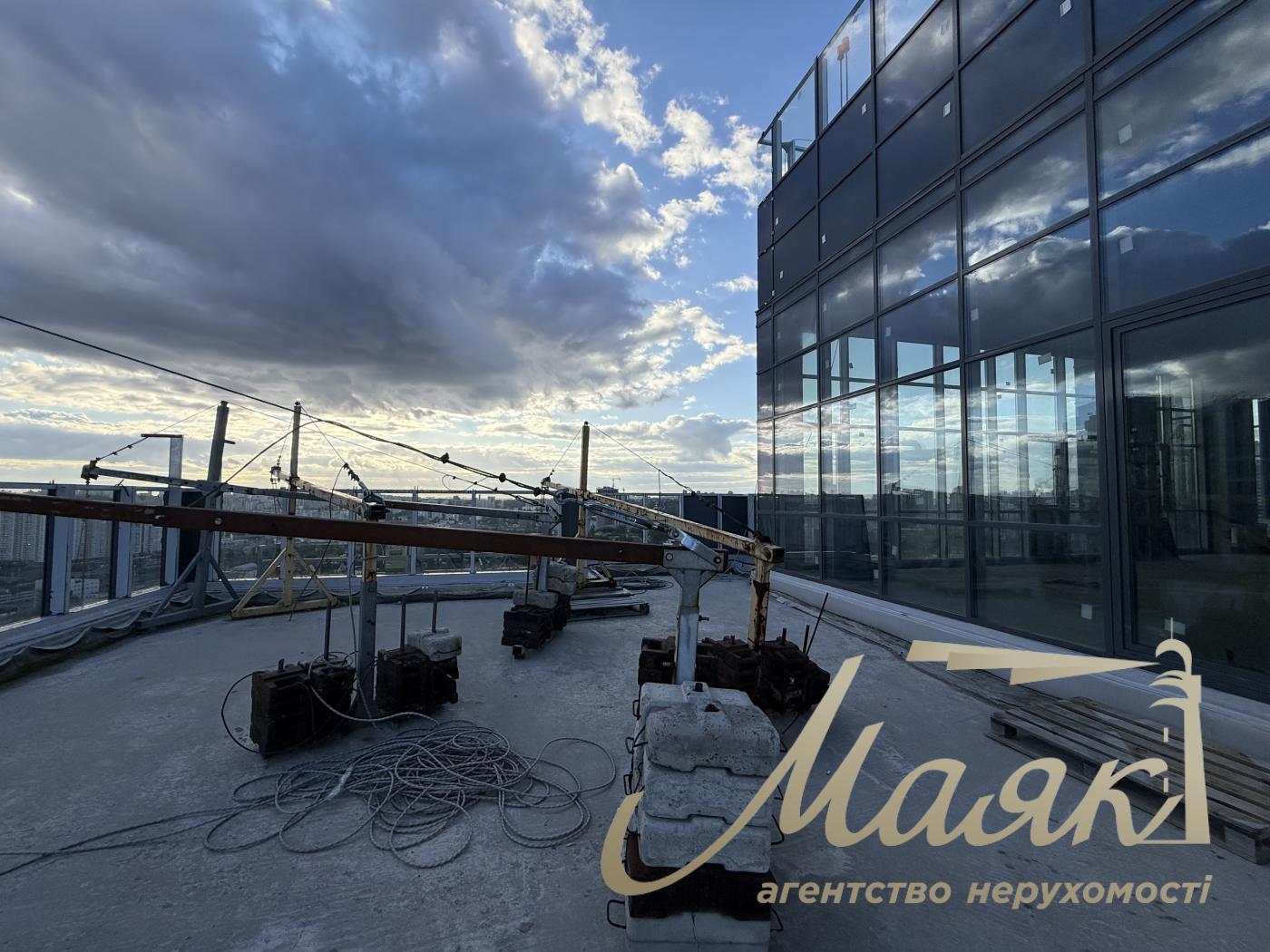 Продаж квартири з великою терасою без ремонту в преміальному ЖК "Новопечерські Липки", Печерський район, Київ