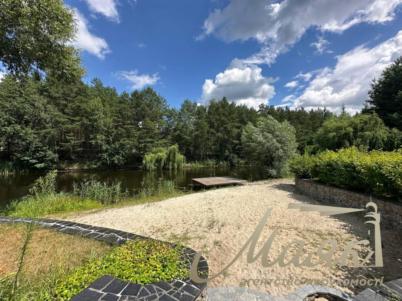 Продаж резиденції з двох будинків на 60 сотках землі на Хуторі Мриги, Голосіївський район.