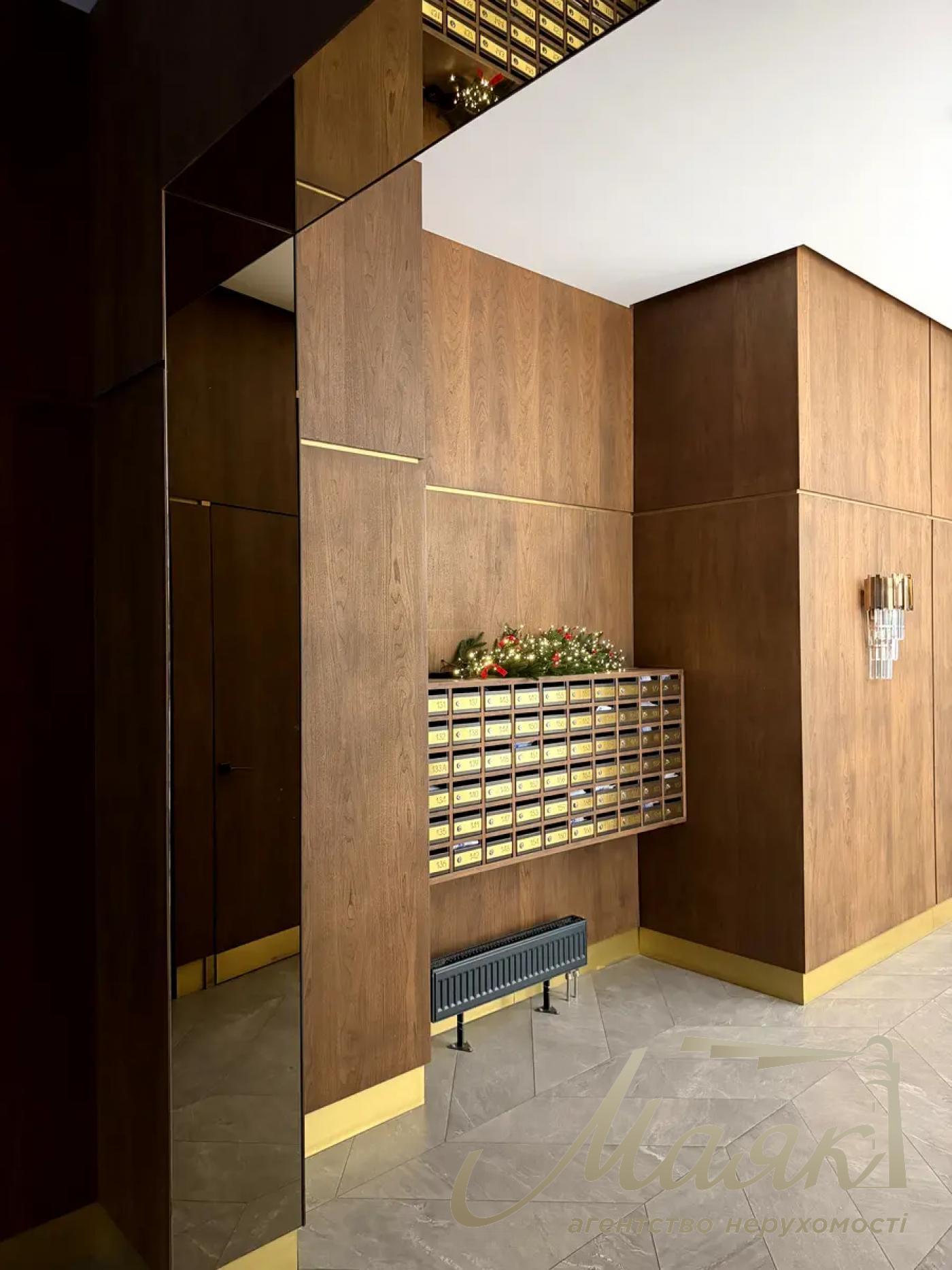 Продажа фасадного помещения 168 кв.м в ЖК А52 ул.Сечевых Стрельцов (Артема), 44-А