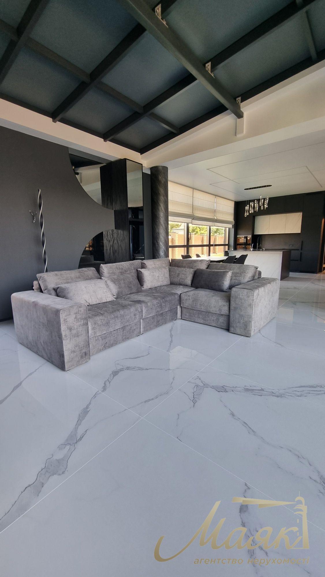 Продаж нового сучасного будинку в стилі Hi-Tech у селі Гатне