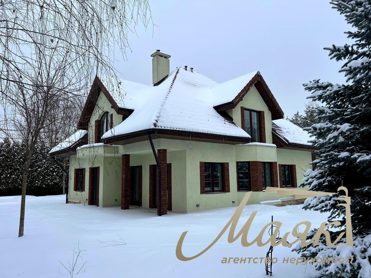 For sale house 303 m² in the center of the village Romankova, 12 sotok, with repair, Obukhiv direction, Kiev region.