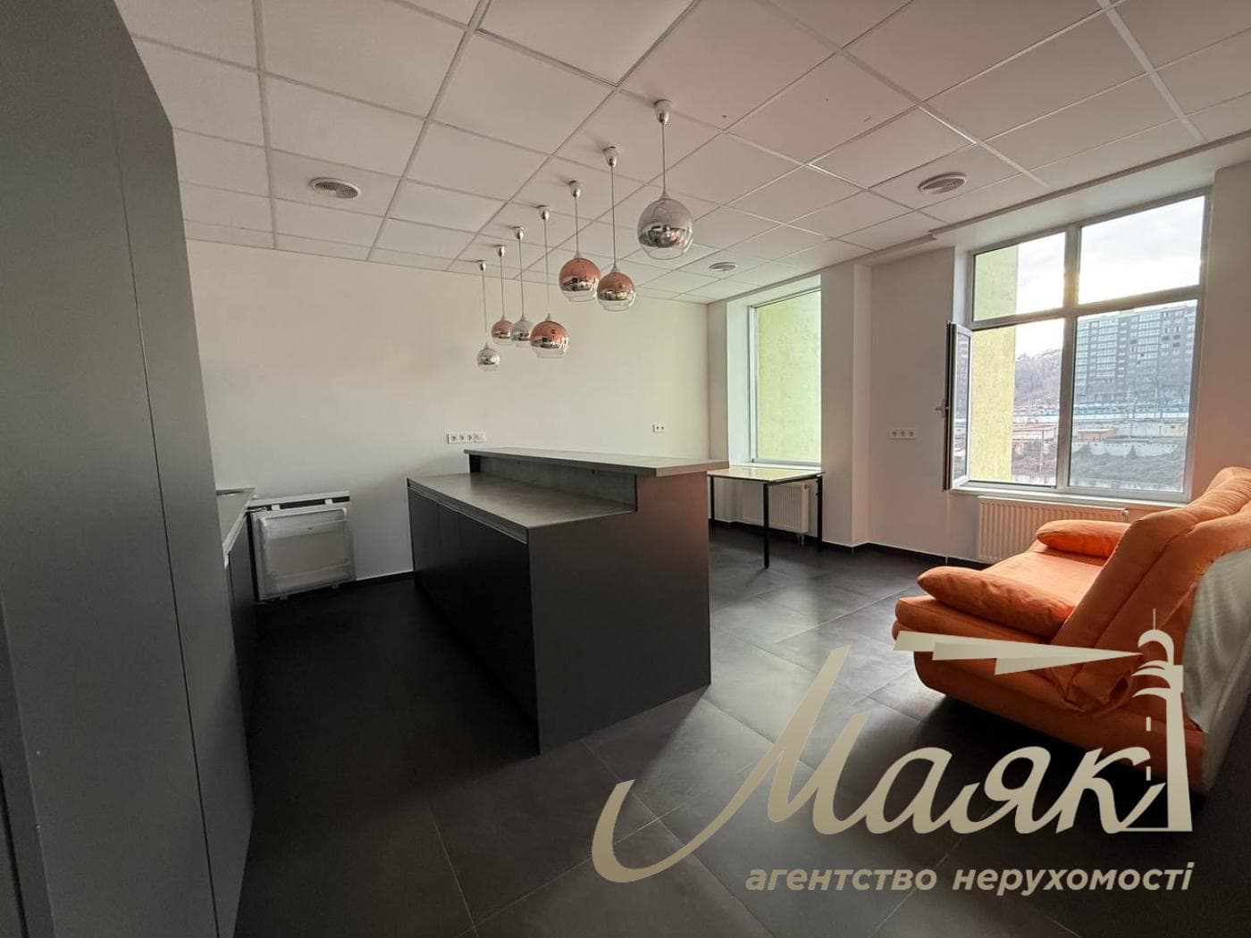Оренда офісу площею 258 м² у бізнес-центрі на вул. Гайдара, 58/10.