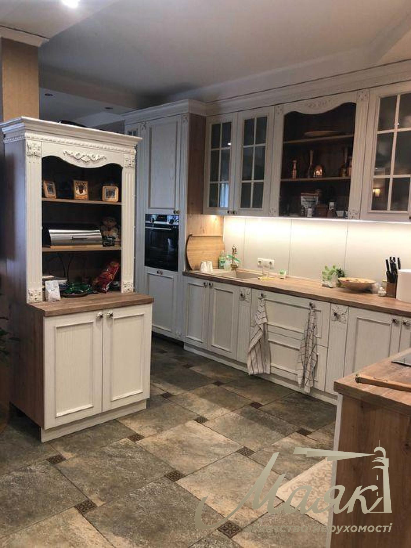 Sale of a 2-storey house 225 sq.m. Osokorki. Darnitsa. Plot 7.7 acres.