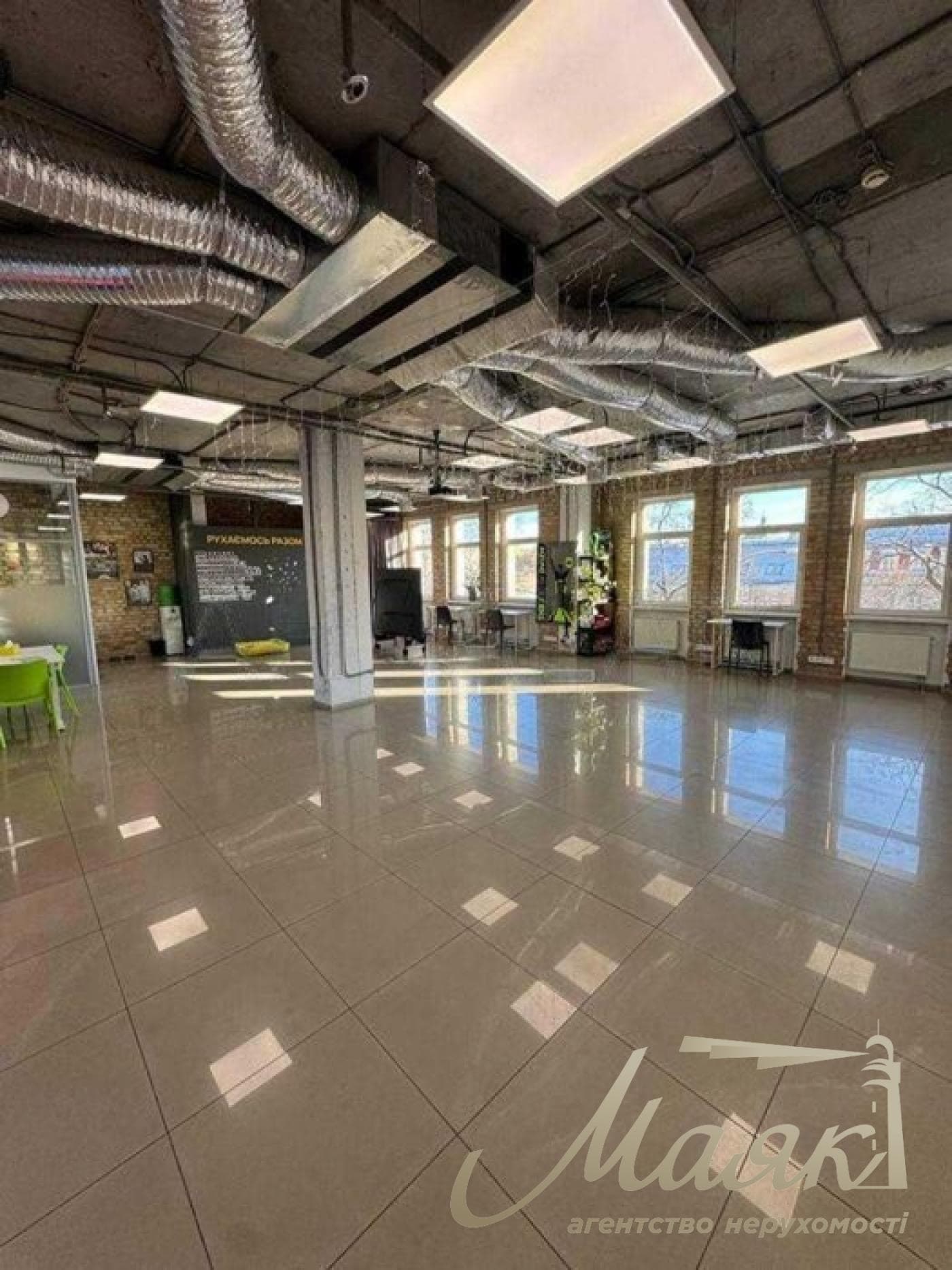 260 m² Office Space for Rent, Nizhny Val Street, Podol