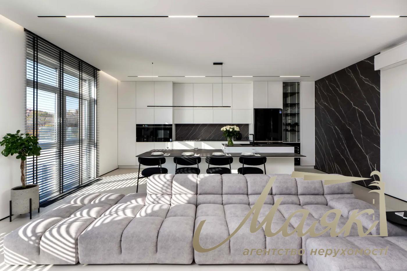 Продаж 3-х кімнатної квартири в ЖК Солом'янський вул. Університетська вул., 17-А