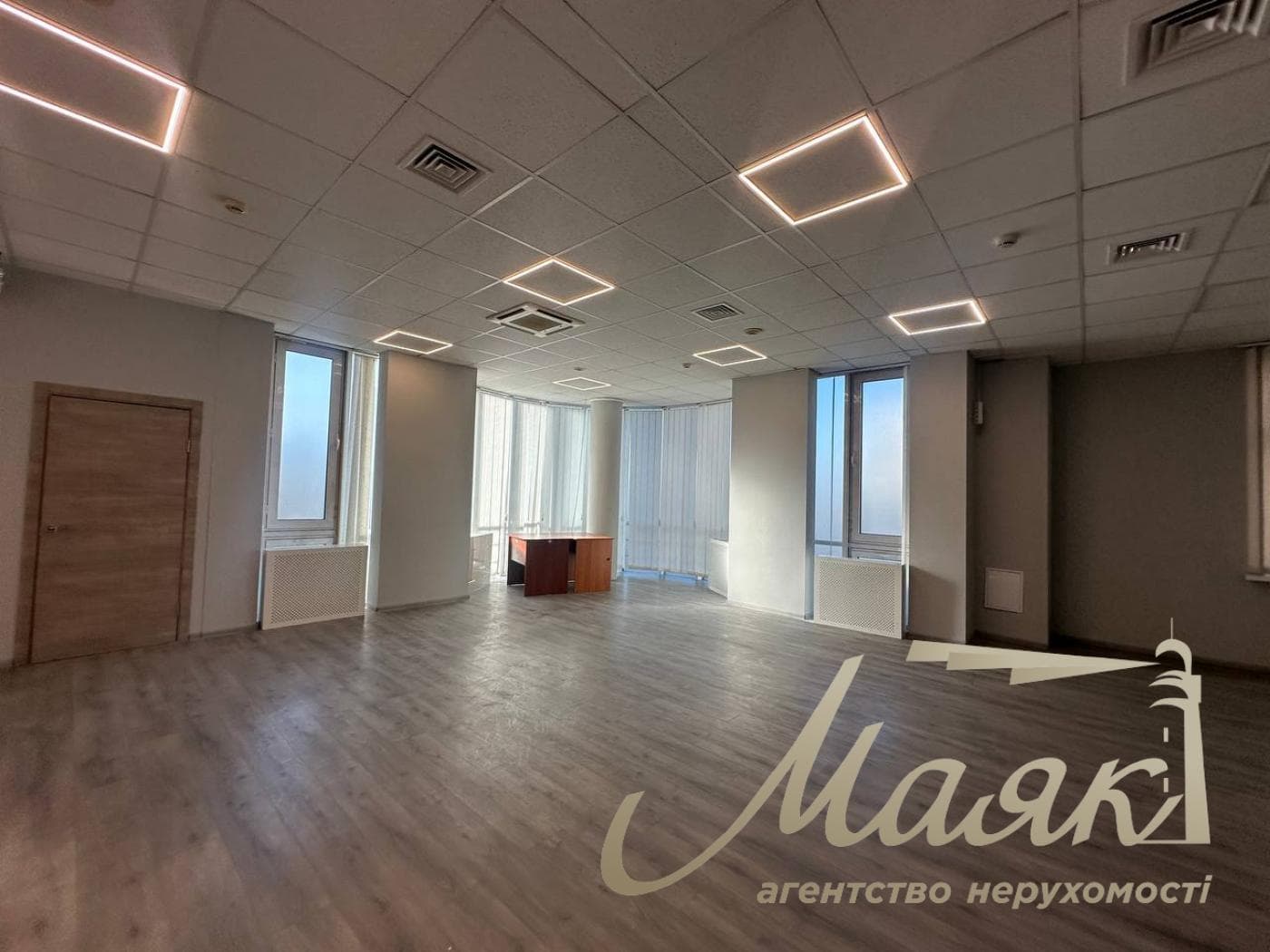 Оренда офісу площею 500 м² на провулку Крестовому, 2, Арсенальна.