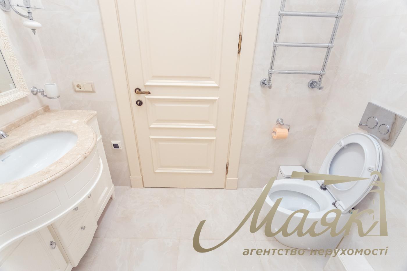 Sale 4k apartment with parking place in LCD Zverinetskyi, Pechersk, Kiev