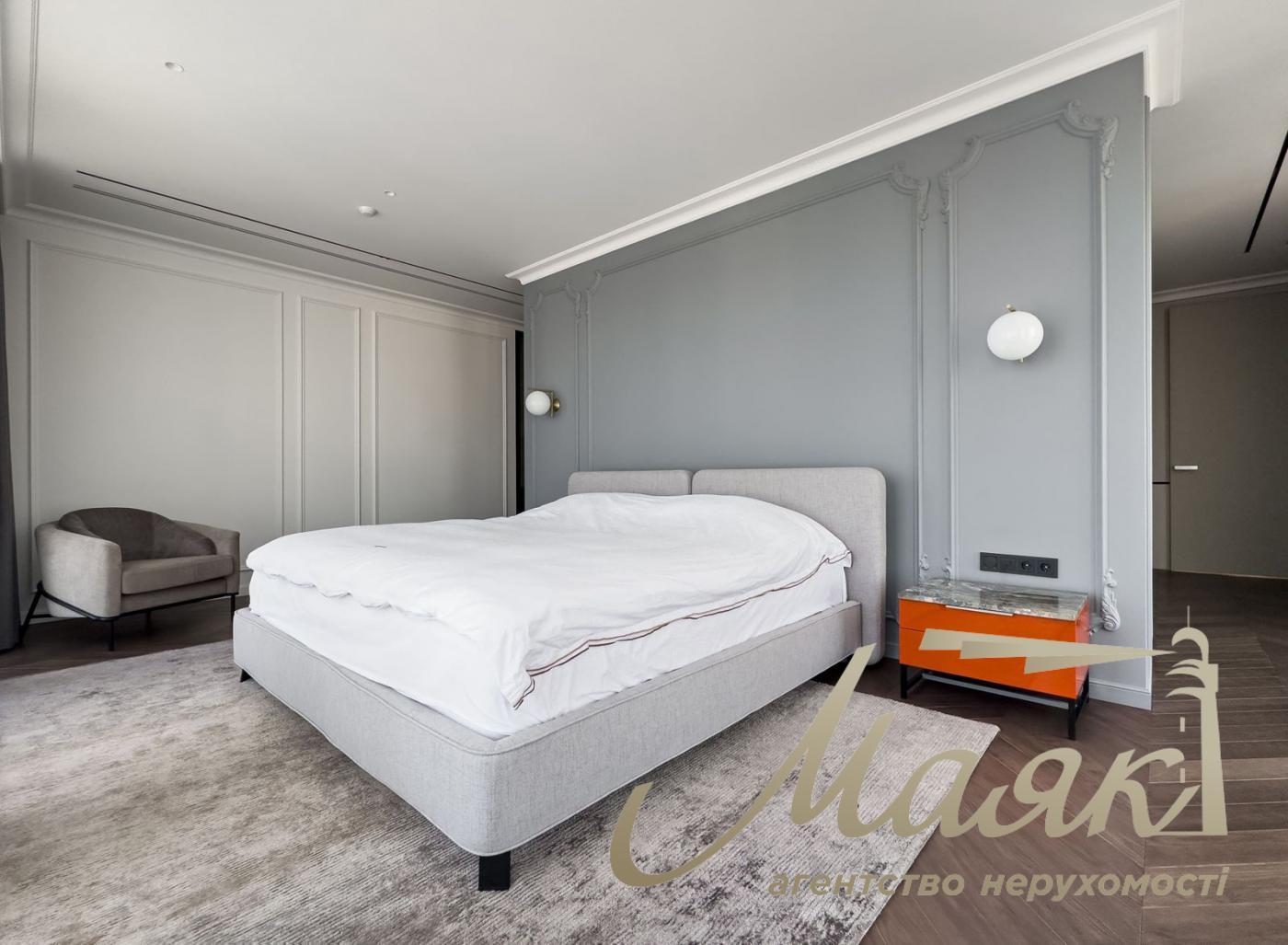 Rent of an exclusive apartment 300m2 in the residential complex Chicago Central house, Antonovicha st. (Gorky), 44