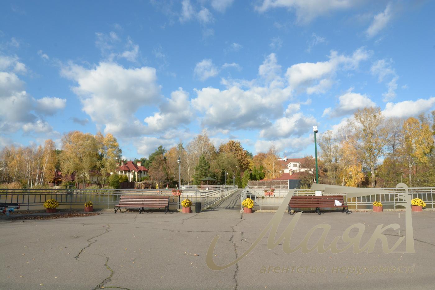 Продаж будинку з гаражем 365м2, ділянка 15 соток у КМ "ОБРІЙ - К" вул. Центральна, у с. Козин,