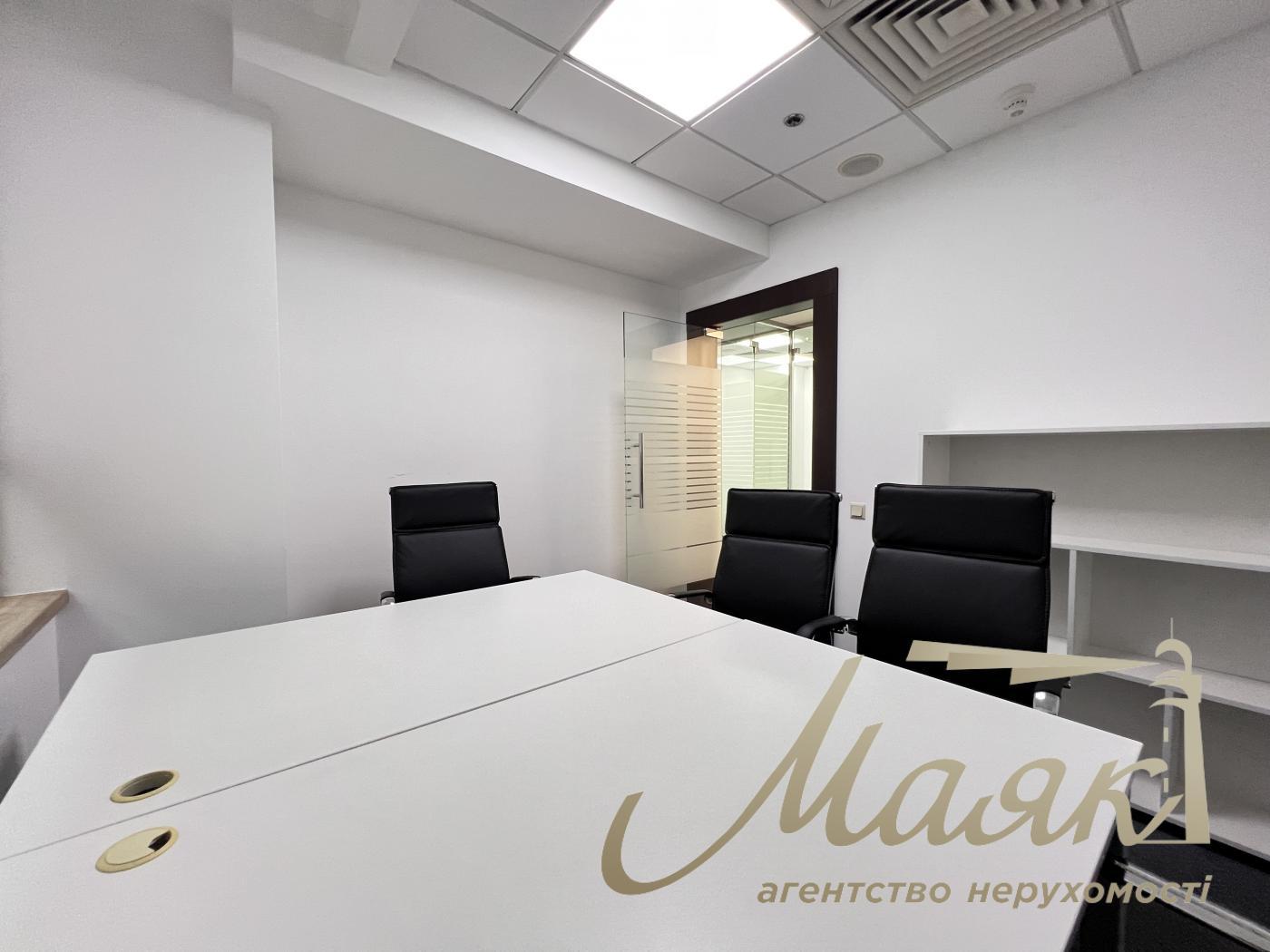 Оренда офісу 77 кв.м в БЦ Леонардо по вул. Богдана Хмельницького 52/17
