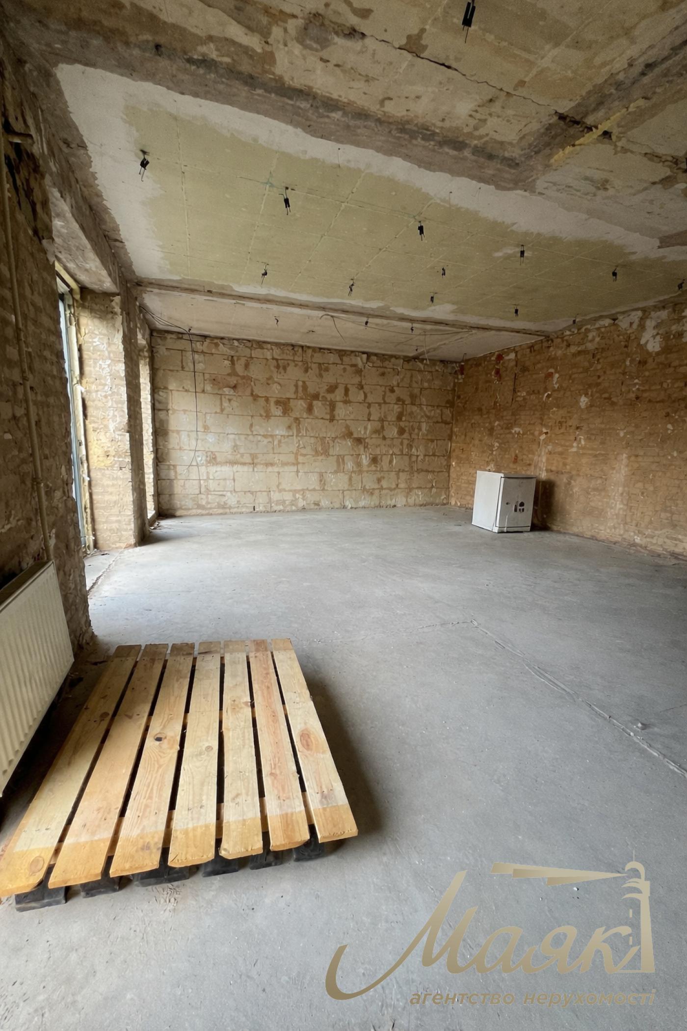 Rent a facade room 40 sq.m. sq. Kateryna Belokur str., Pecherskiy r-n.