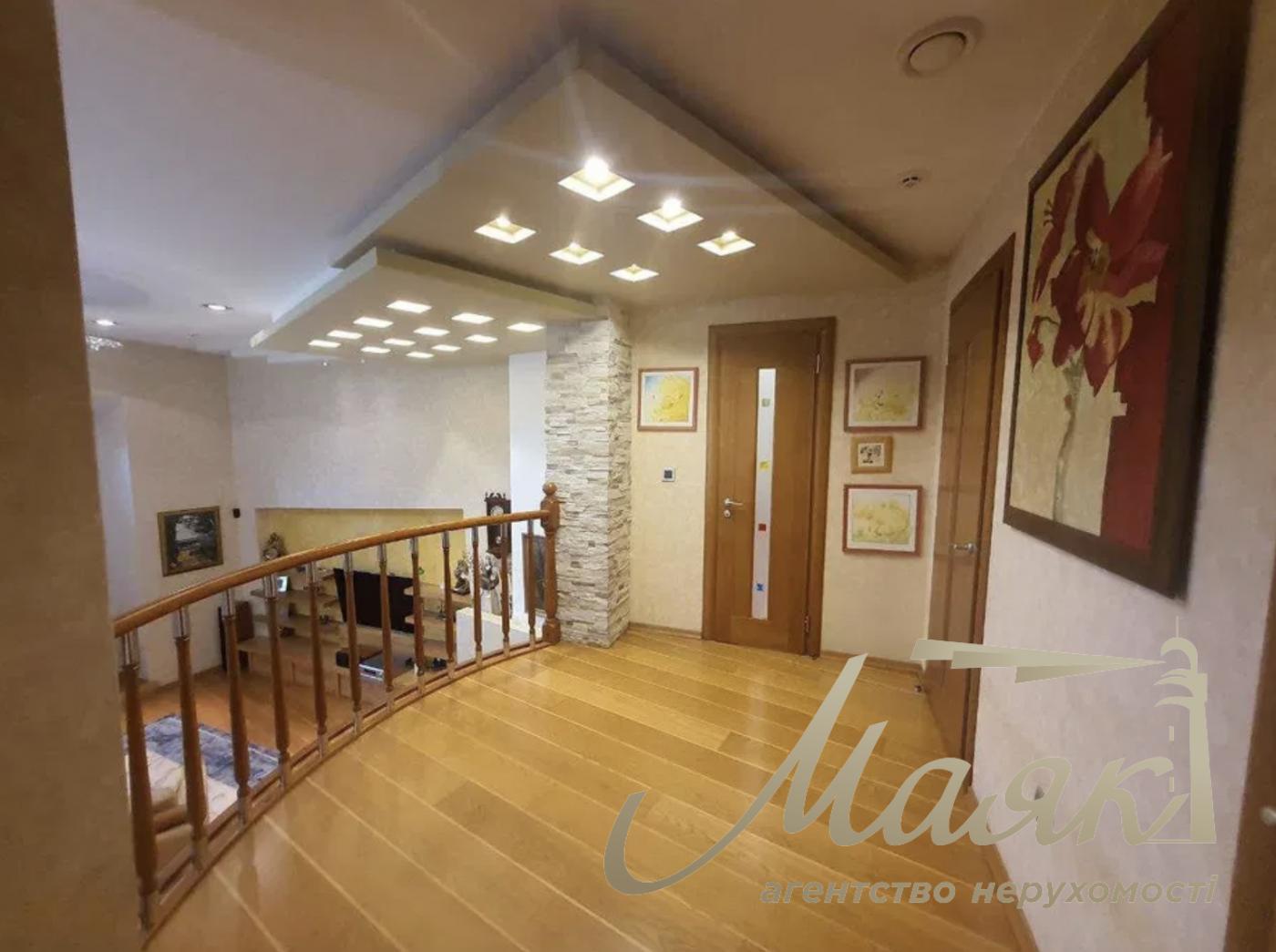 Оренда будинку з виходом до озера. Містечко Авгур, що охороняється, с.Нові безрадичі/Романків 1 га ділянка.