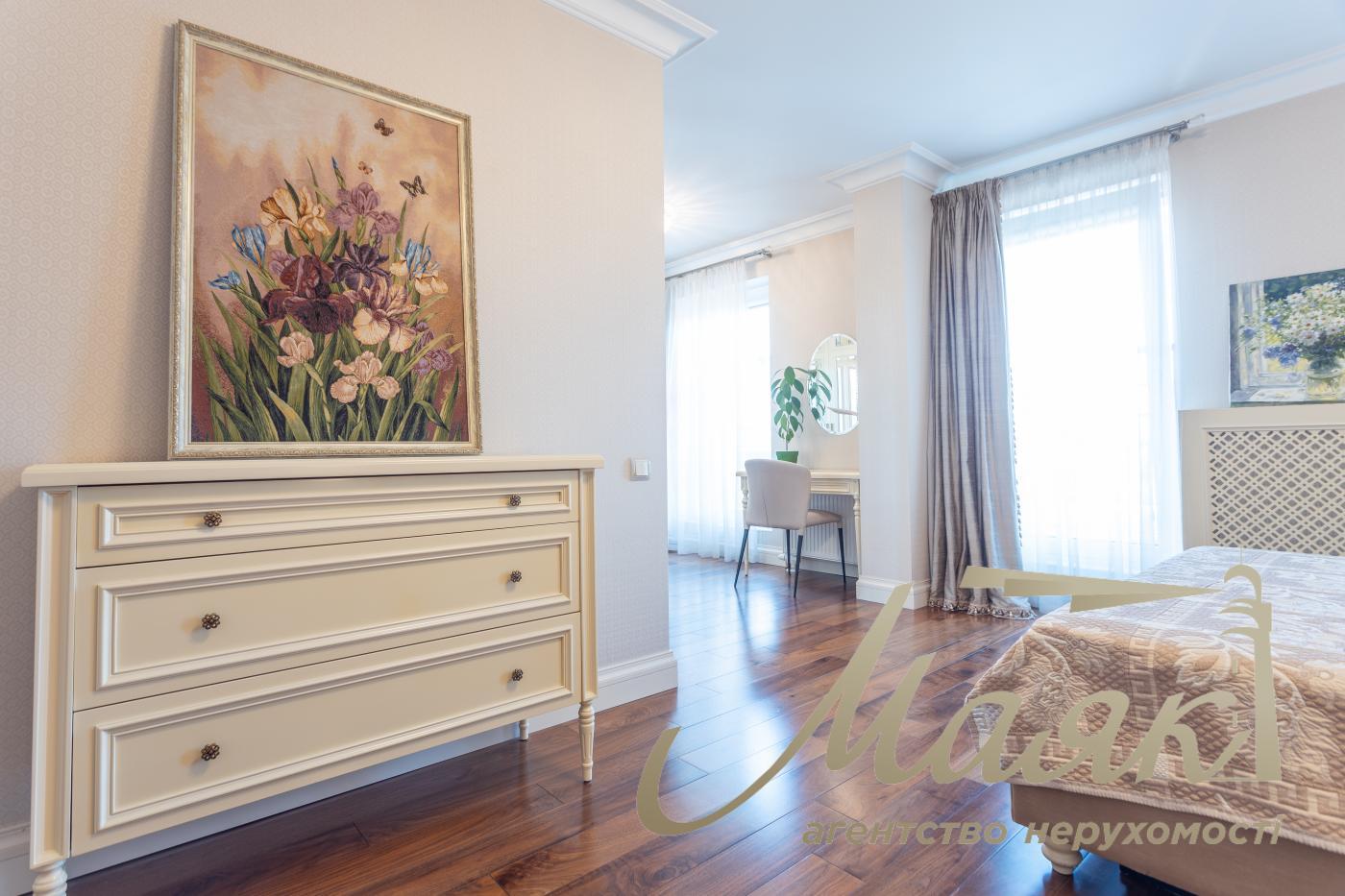 Sale 4k apartment with parking place in LCD Zverinetskyi, Pechersk, Kiev