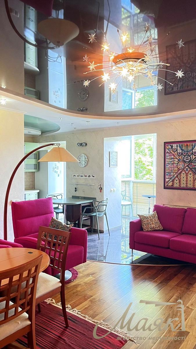 Оренда 4-кімнатної квартири в Цетрі, стм. Площа Українських Героїв, Київ