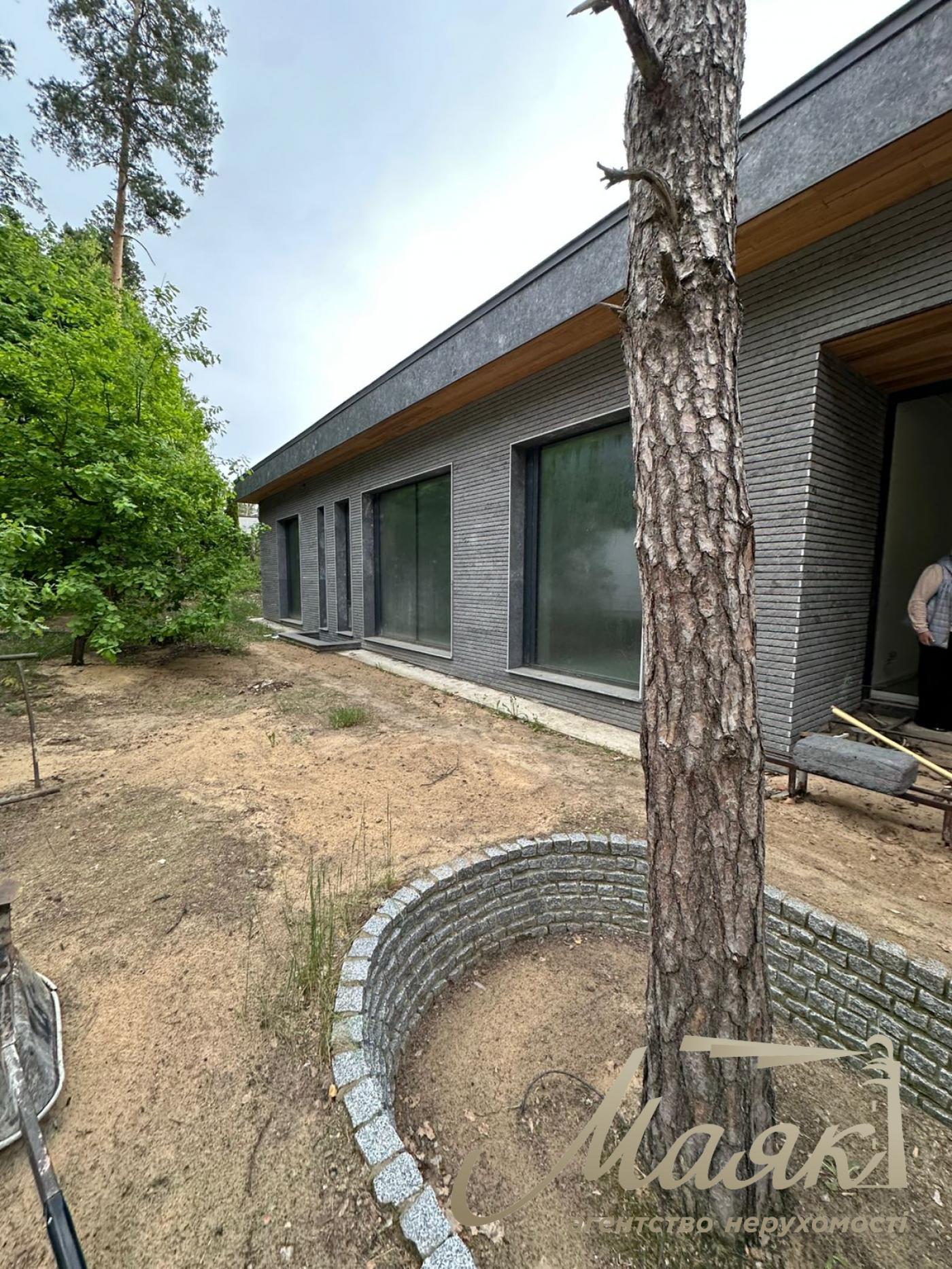 Пропонується на продаж унікальний сучасний будинок, розташований у мальовничій і тихій місцевості Конча-Заспи, в оточенні лісу