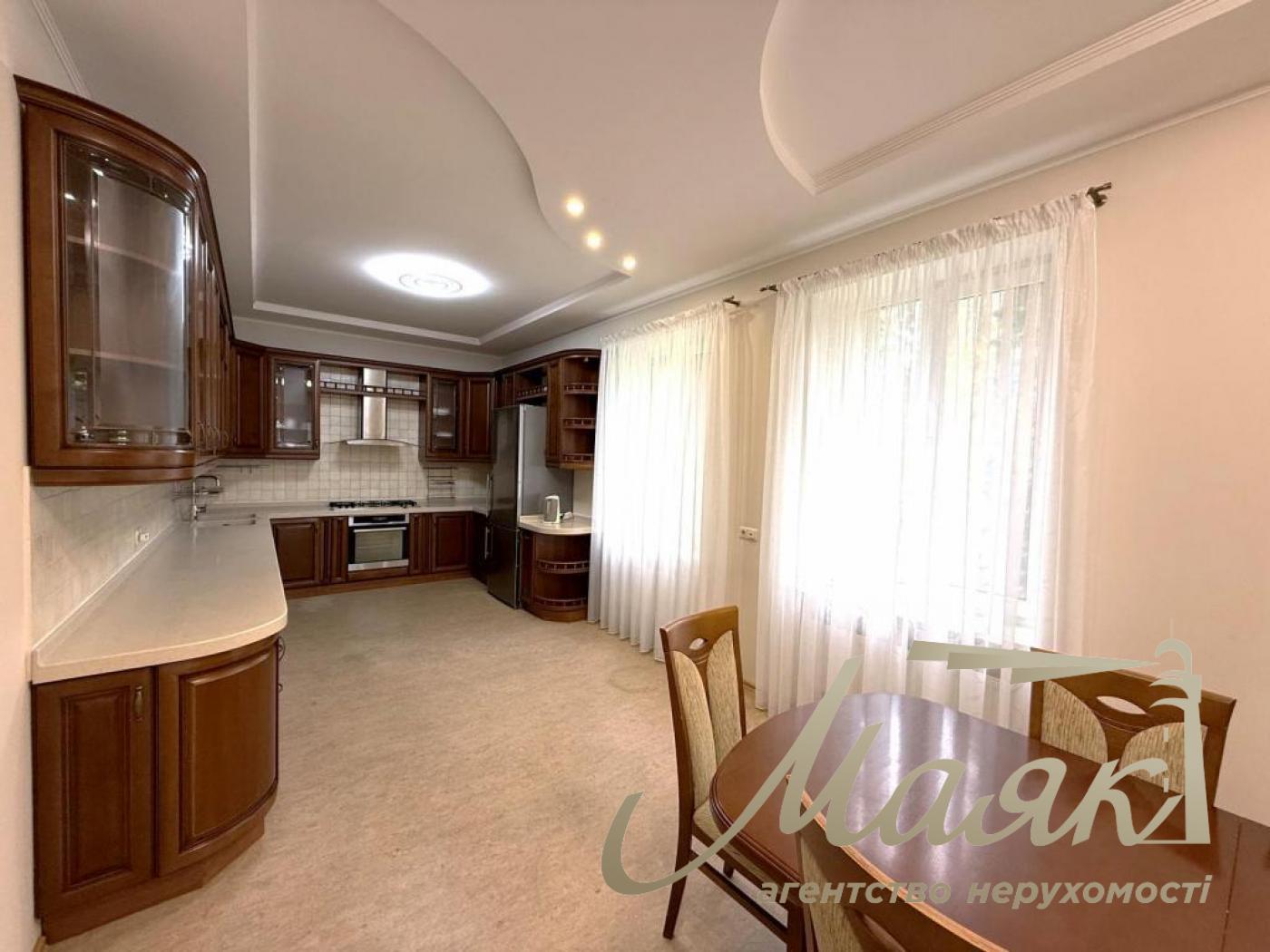 Оренда 2-х поверхового будинку 340м2, Козин