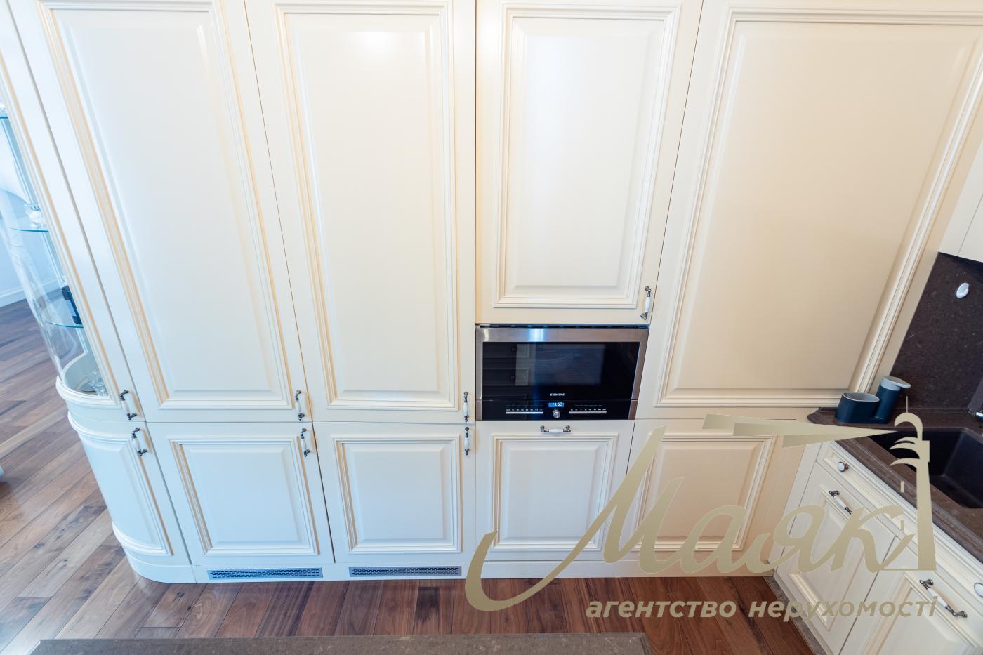 Sale 4k apartment with parking place in LCD Zverinetskyi, Pechersk, Kiev