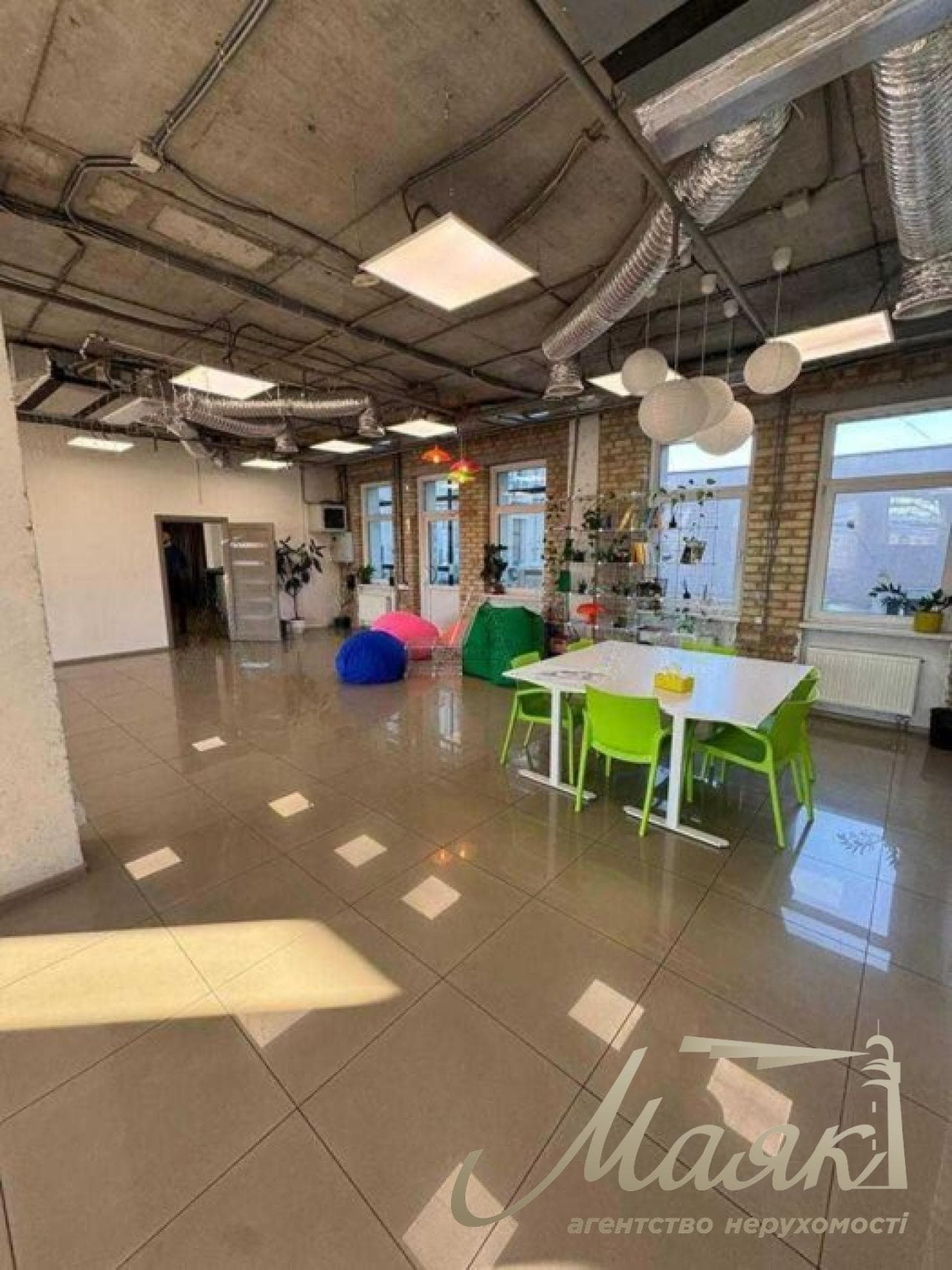 260 m² Office Space for Rent, Nizhny Val Street, Podol