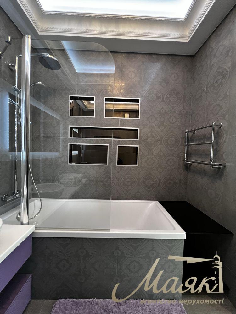 For sale 3-k apartment 120m2 in LCD "Novopecherskie Lipki" str. Andriy Verkhoglyada, 7, Pechersky district, Center.