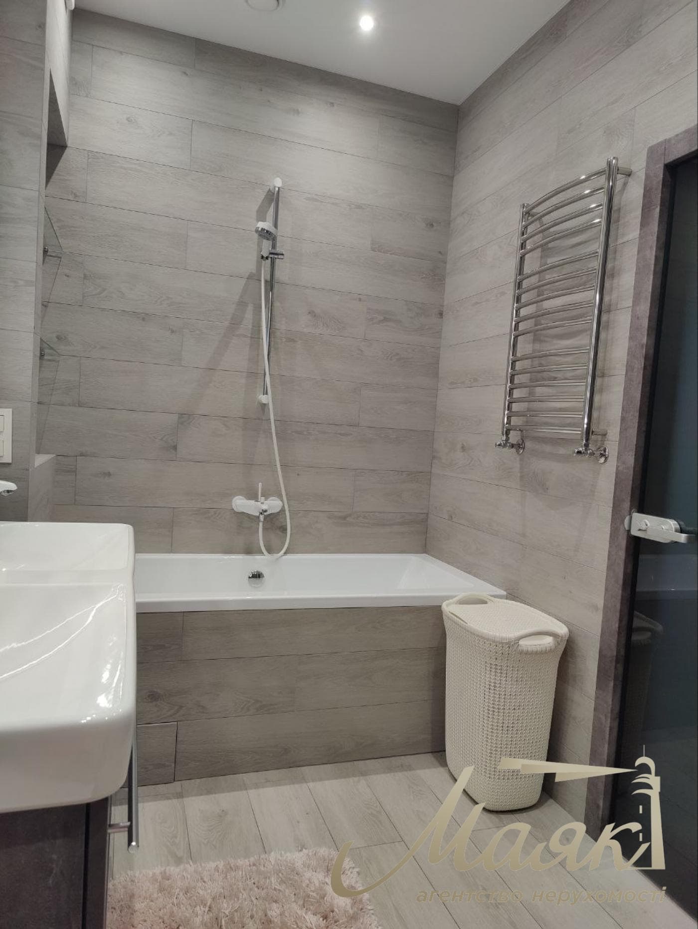 Оренда 2-поверхового дуплексу (140 м²) на Осокорках, за 750 м від «Новуса»