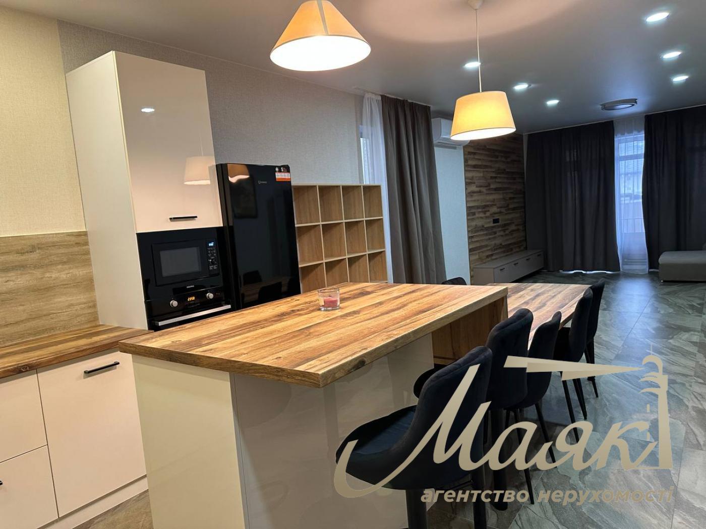 Оренда одноповерхового будинку 160м2 у Києві з повною автономією