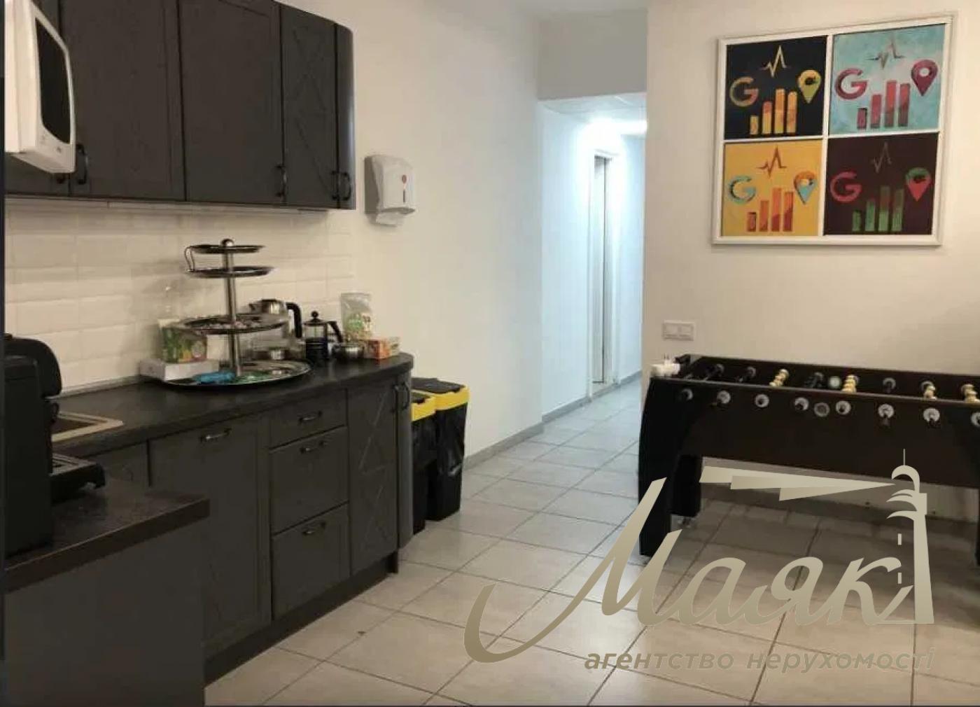 Office for rent 160 sq.m.sq., Zvirinetskaya