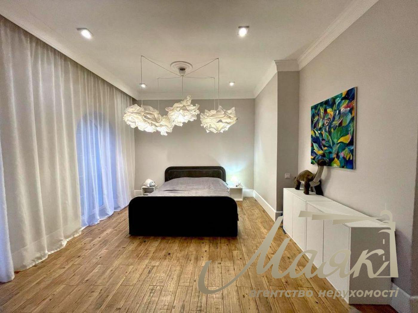 Продаж будинку (420м2) у Києво-Святошинському р-н, с. Гатне