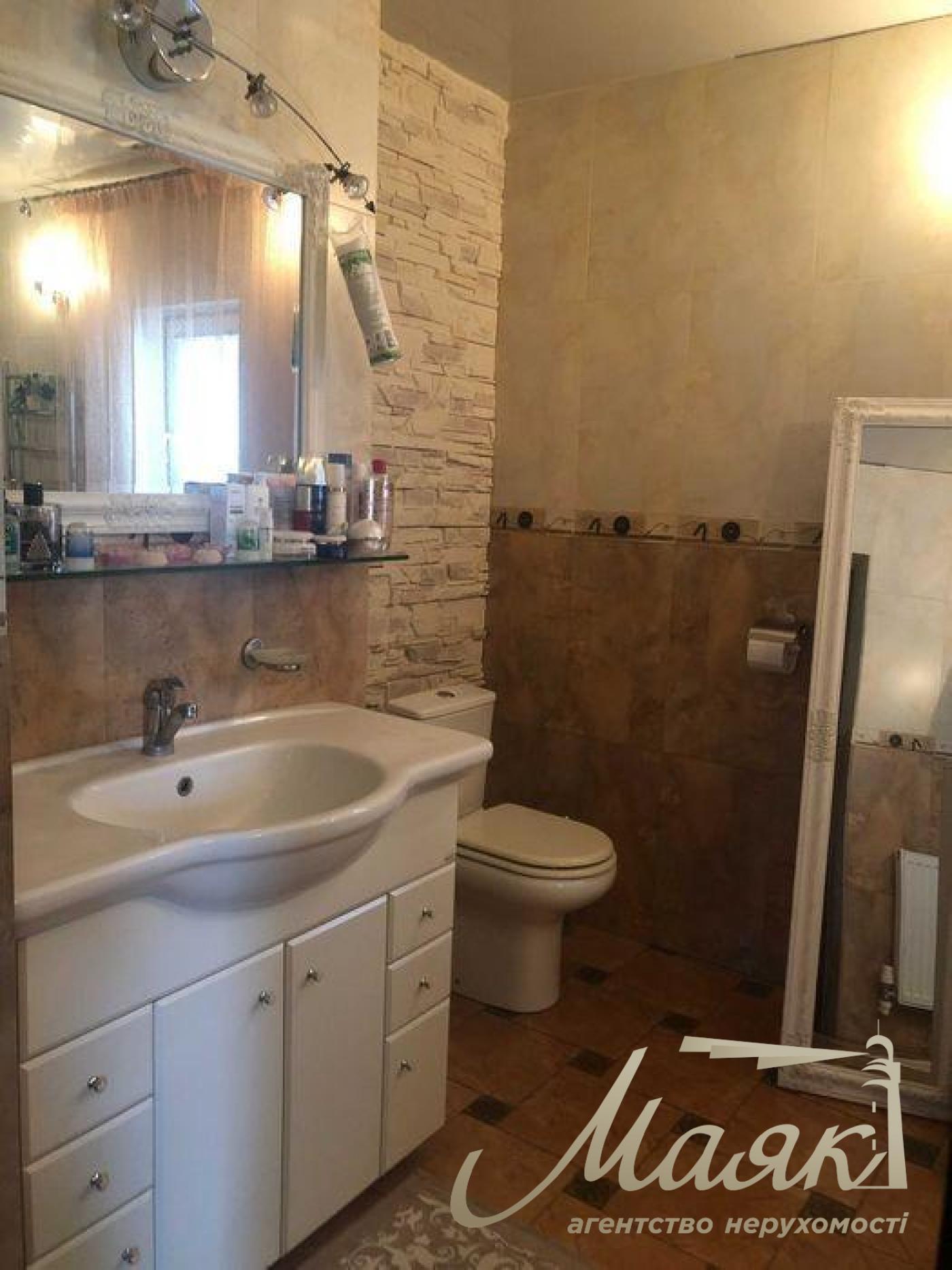 Sale of a 2-storey house 225 sq.m. Osokorki. Darnitsa. Plot 7.7 acres.