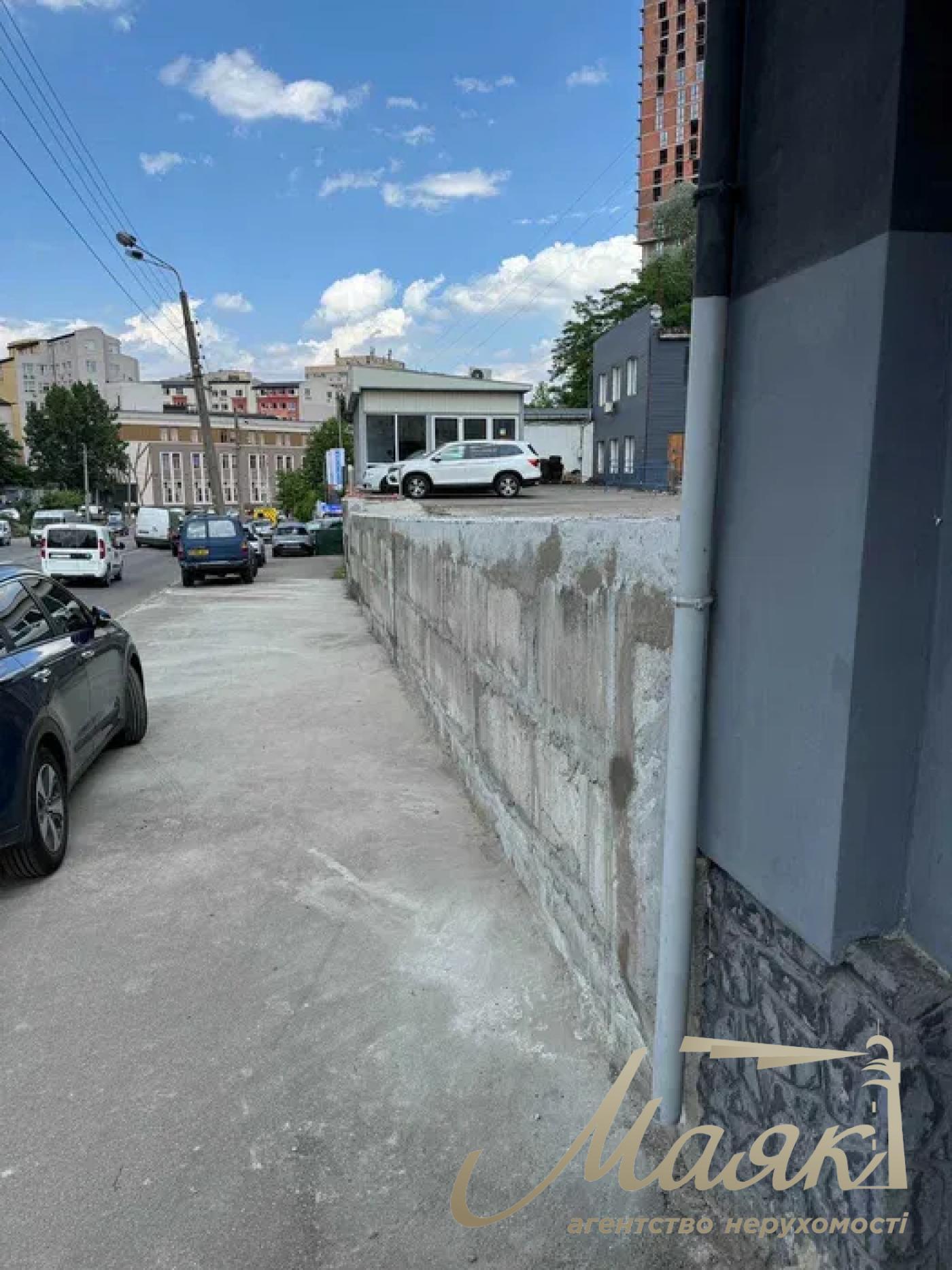 Rent of facade premises in the center, Glubochitskaya street 16, Lukyanovskaya metro station