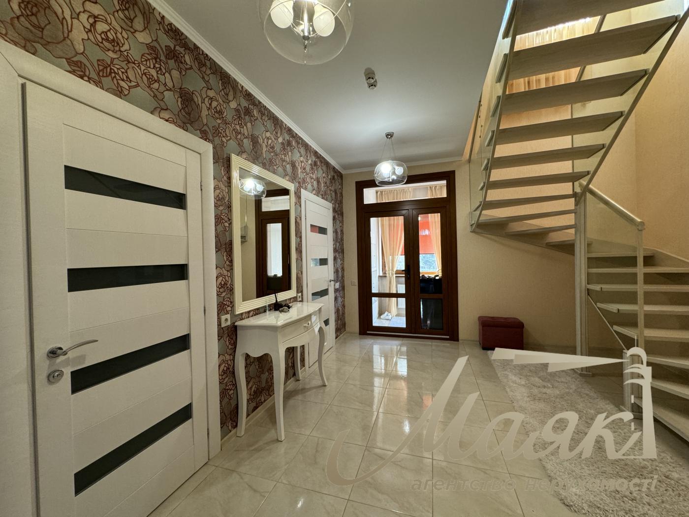 Rent 2-storey house 220m2 in. Ivankovici/Kruglyk, KG "Maetok"