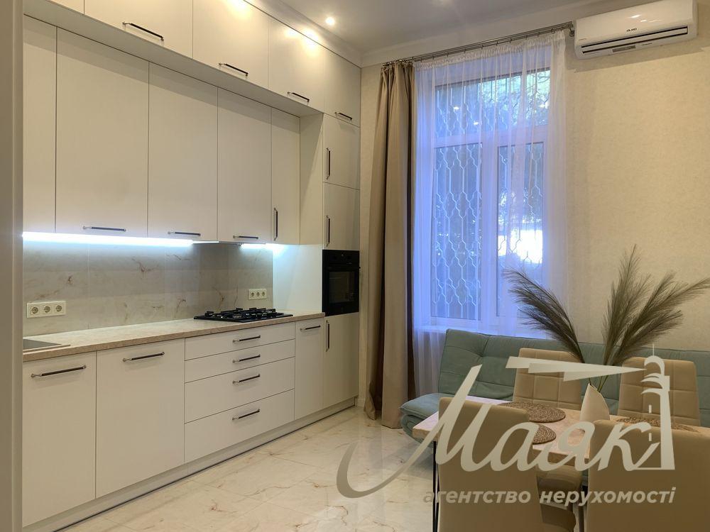 Rent 3-room apartment in the royal house, Tarasovskaya str. 8