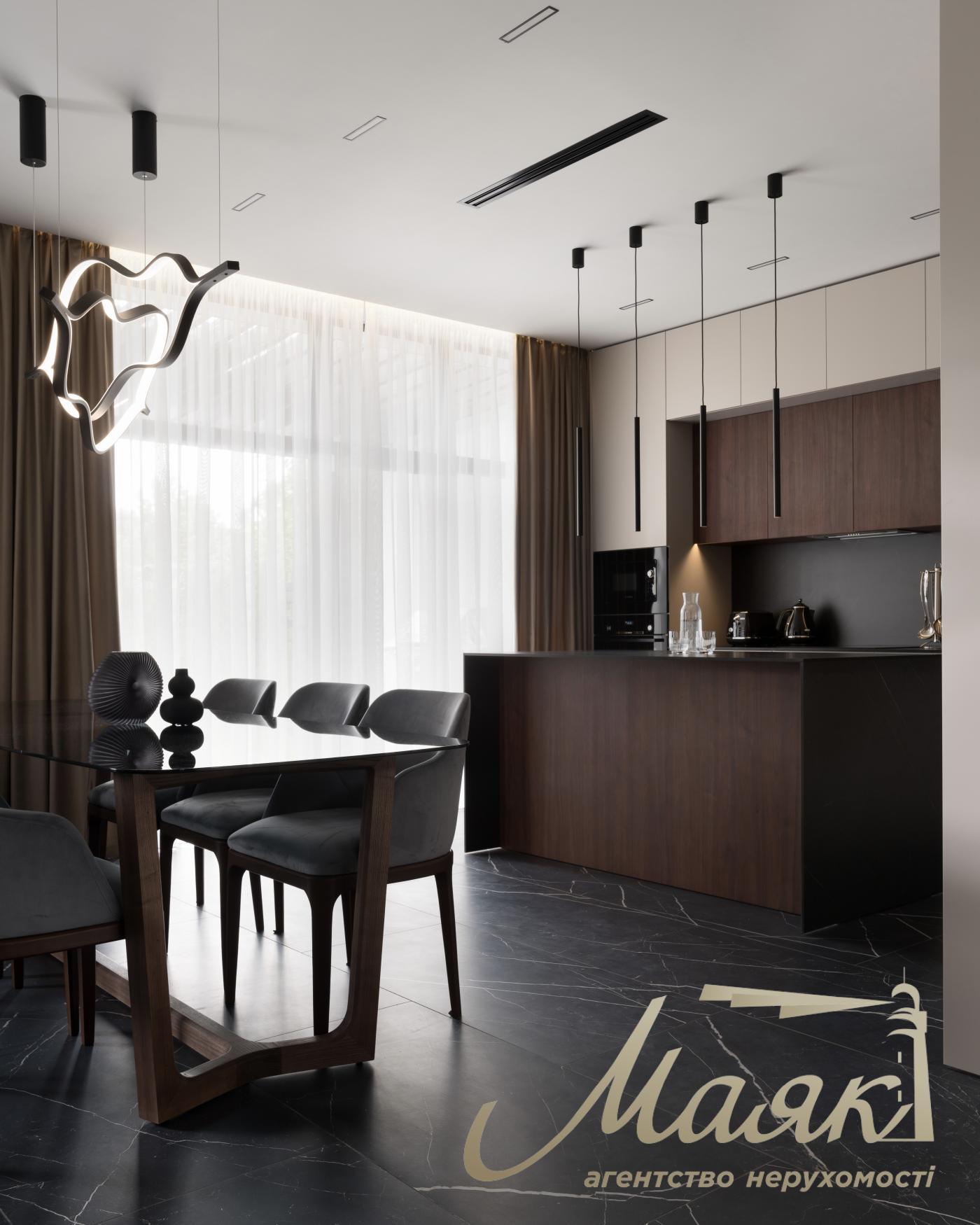 Sale of 2-storey townhouse 296m2, (3.5 hundredths) Kozin