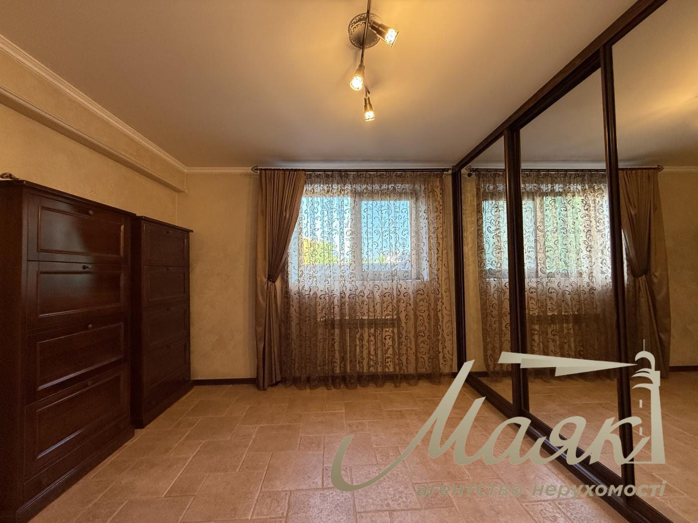 Оренда будинку 400 кв.м з тенісним кортом, великою зеленою територією | Бориспільський район| с.Гора