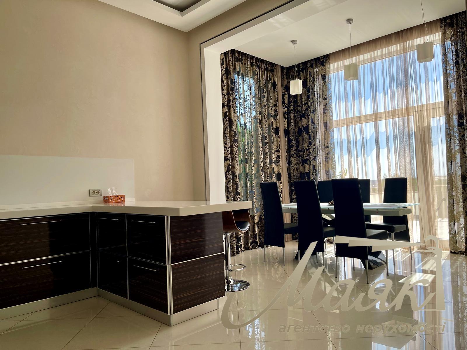 Оренда двоповерхового будинку 435 м² у с. Лісники, КМ "Зелений Гай".