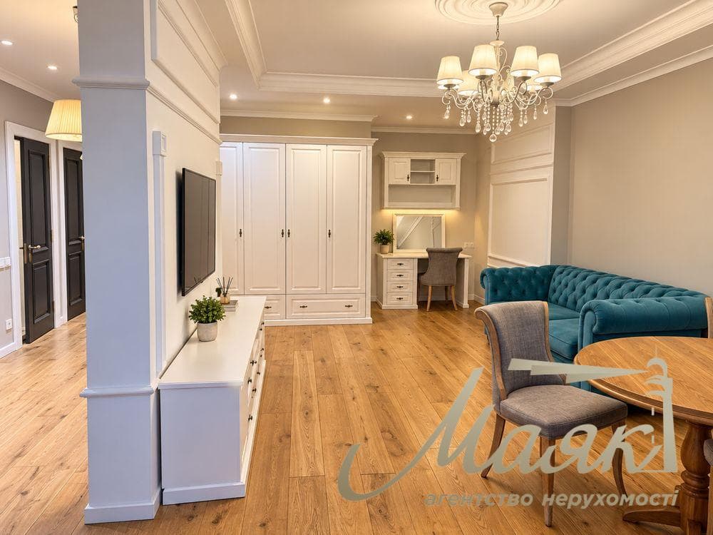 Rent a 64 m² designer 2-room apartment in the Dniprovskyi District