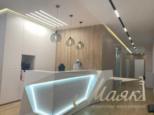 Оренда офісу площею 250 м² / Бізнес-центр «Самміт»