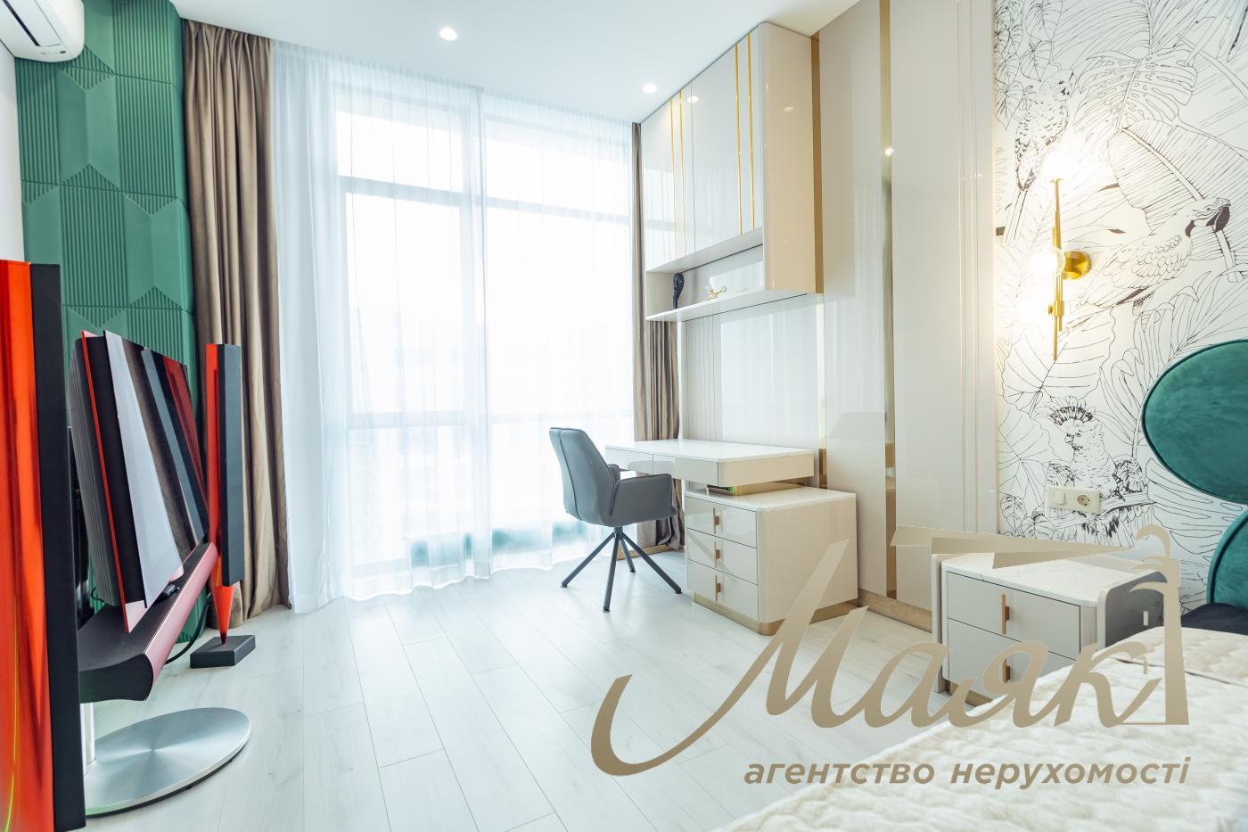 Продаж пентхауса 195 м² з терасою та дизайнерським ремонтом у ЖК Park Avenue VIP, Київ