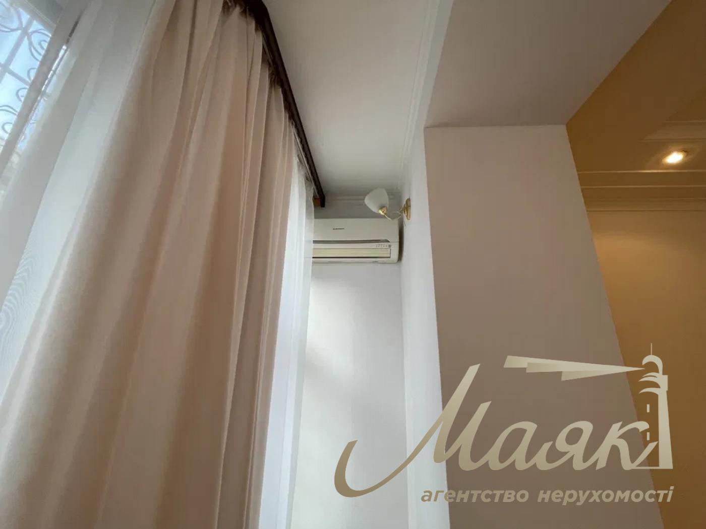 Оренда 4к квартири (217м²) по вул. Паторжинського 14, Центр