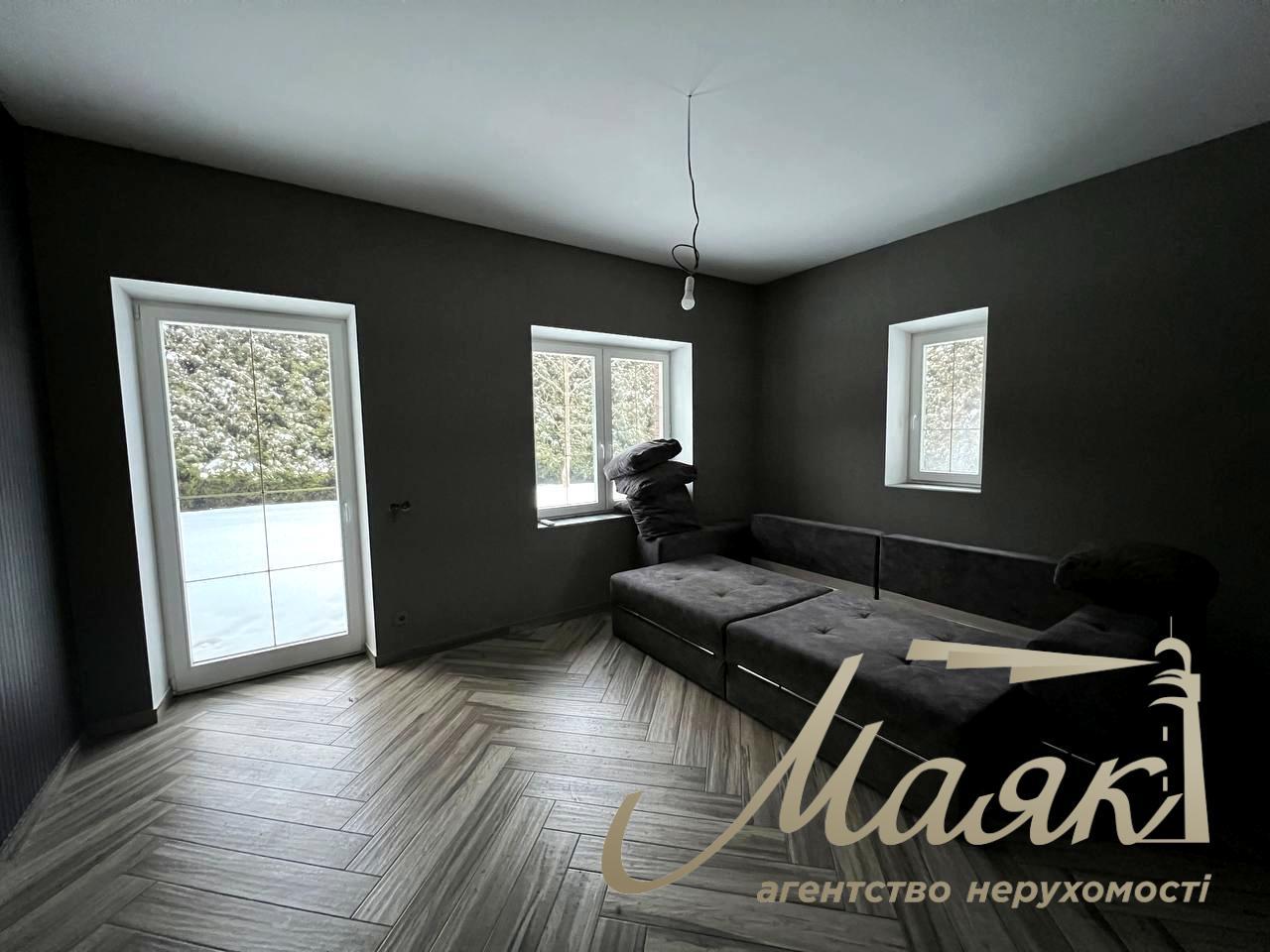 For sale house 303 m² in the center of the village Romankova, 12 sotok, with repair, Obukhiv direction, Kiev region.