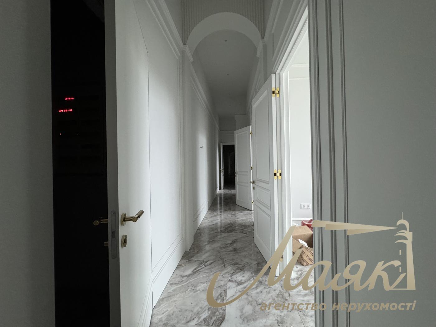 Clinic for sale in LCD French Quarter 2, Predslavynska street, Center, Kiev