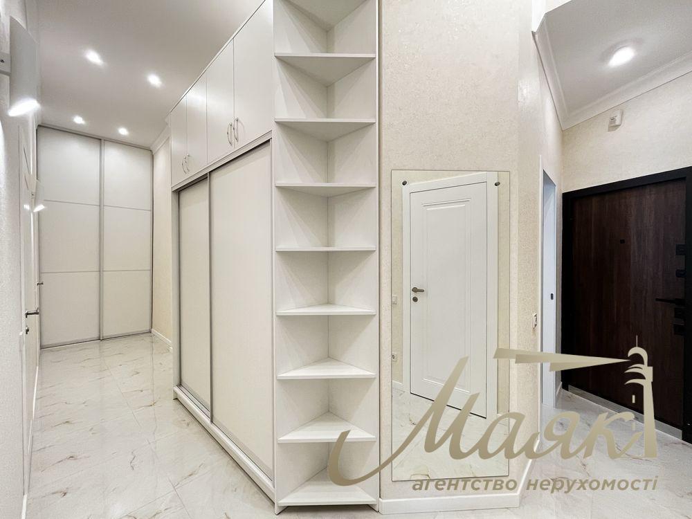 Rent 3-room apartment in the royal house, Tarasovskaya str. 8