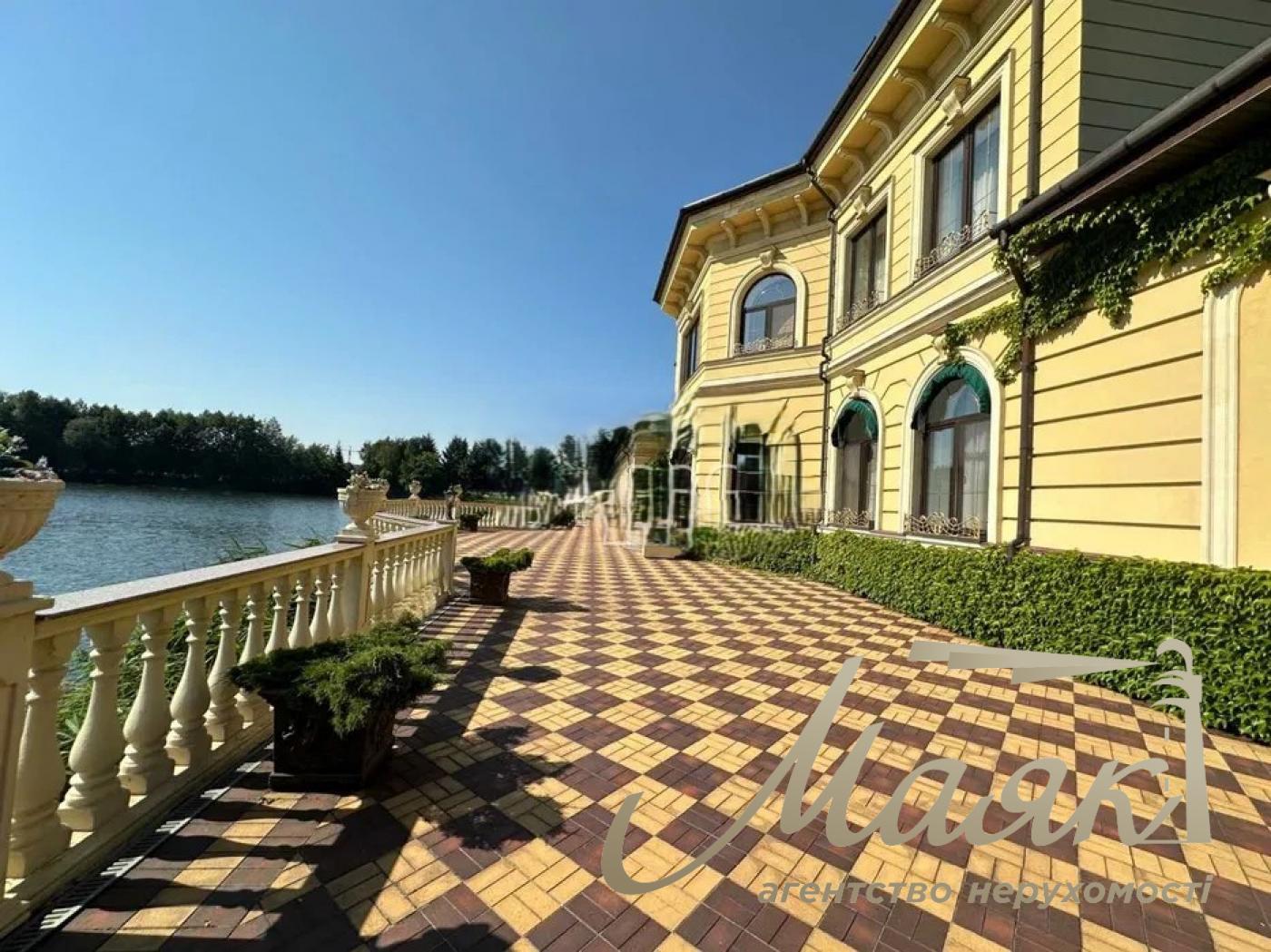 We offer for sale VIP-house in the cottage town "Golden Gate" (Koncha-Zaspa), Obukhovsky district.