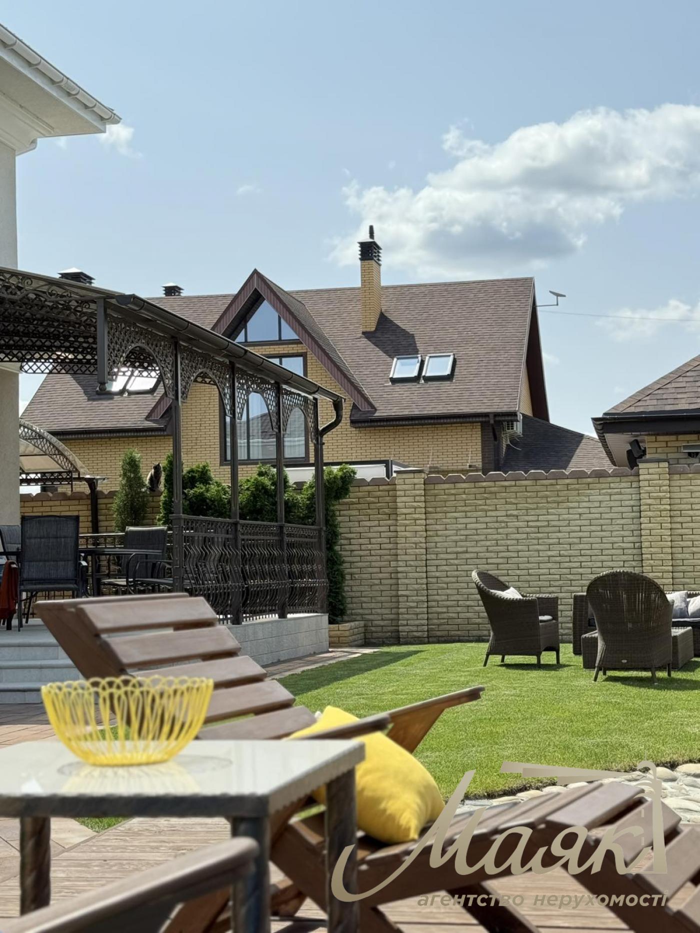 Продаж будинку в КМ Розкішне, село Романків, Обухівська траса