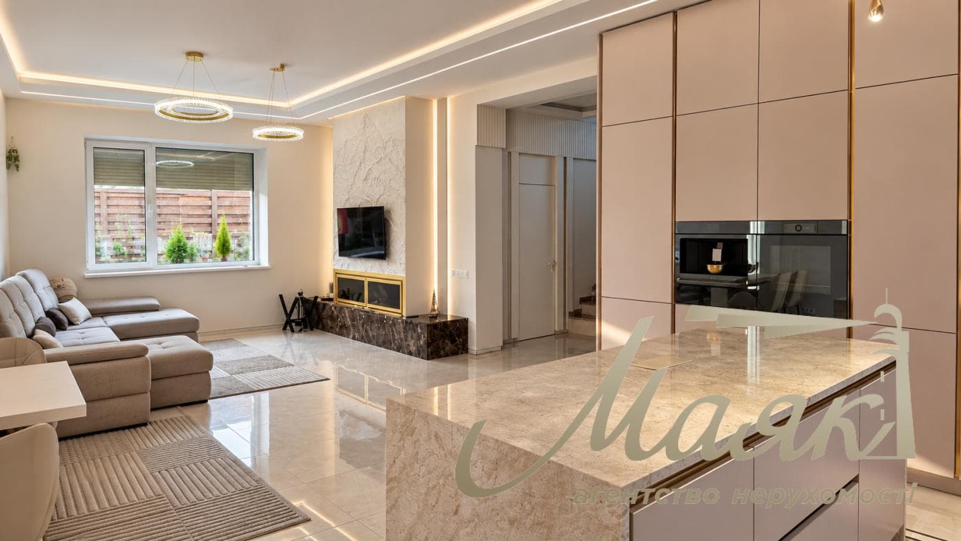 Оренда двоповерхового будинку площею 274 м² у Лесниках поруч із Equides Club