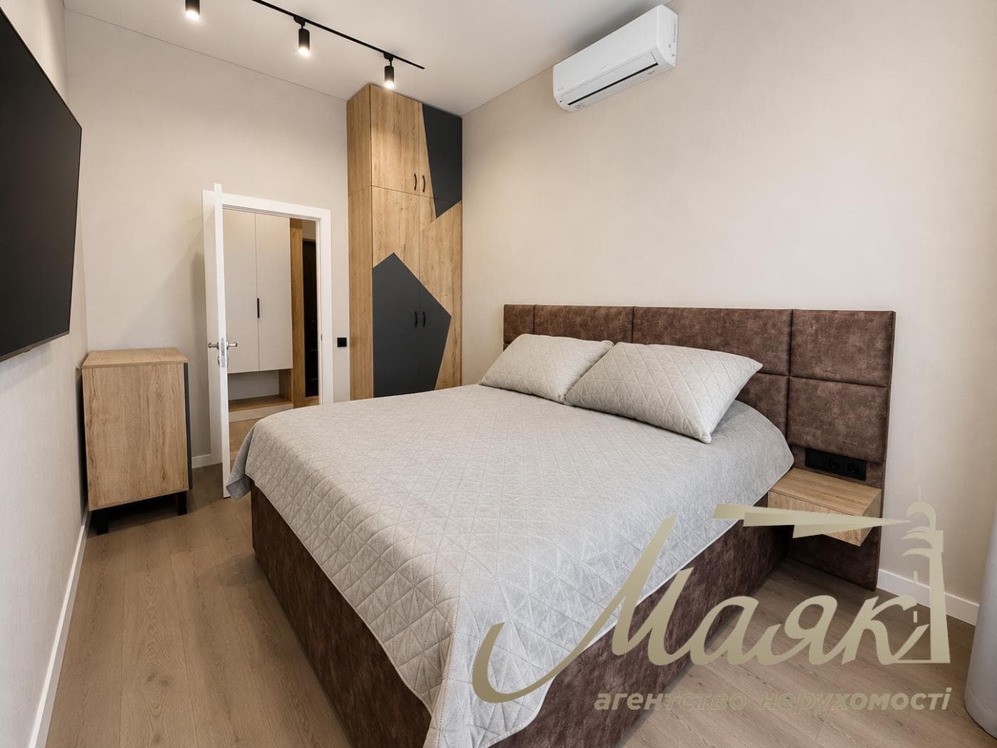 Продаж квартири з новим ремонтом та відкритим балконом у ЖК «52 Жемчужина / Pechersk Plaza», вул. Михайла Бойчука, Печерськ