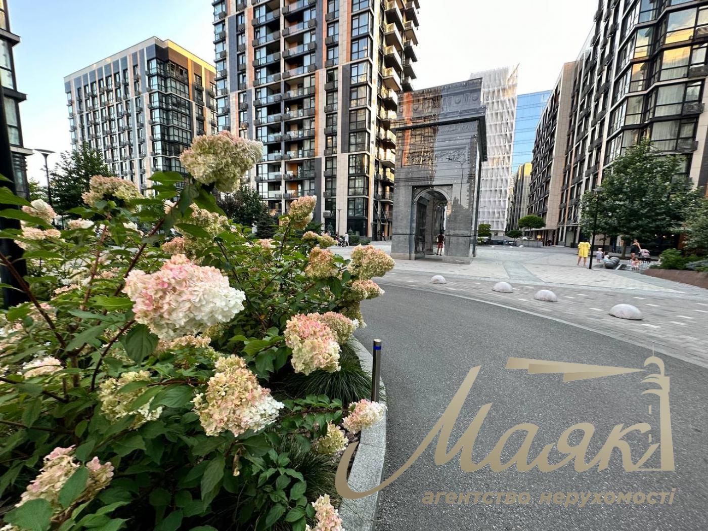 Sale of facade premises 141m2 in residential complex French Quarter 2, Predslavinskaya St., Center, Kyiv