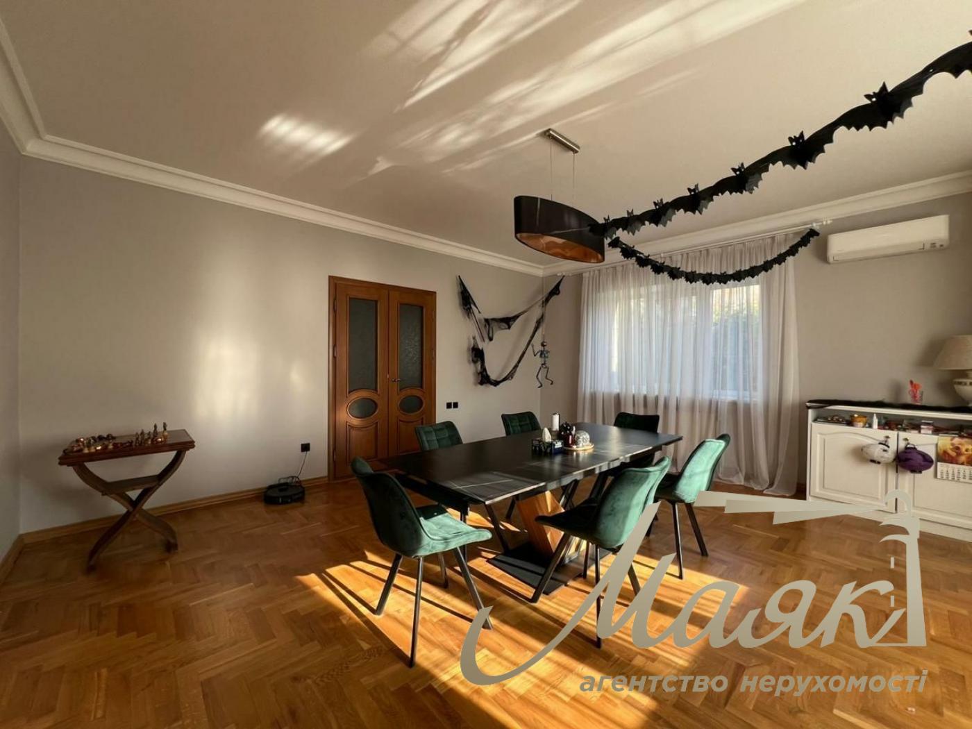 Продаж будинку в Золотих Воротах з виходом на річку. с. Козин